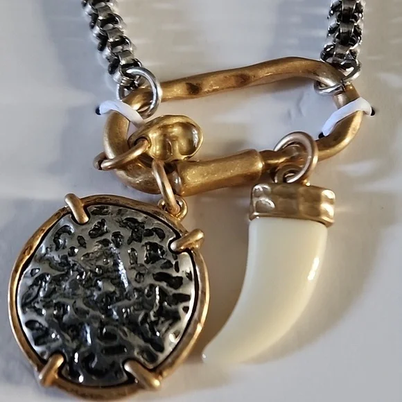 ZARA Pack of 3 Medallion Horn Neckaces - Picture 5 of 13